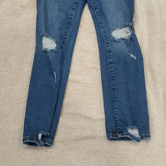 Good American distress blue crop ankle distressed jeans size 4/27 - Picture 8 of 13